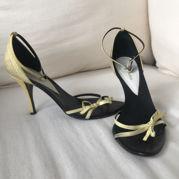 BCBG MAXAZRIA HEELS - Picture 2 of 3